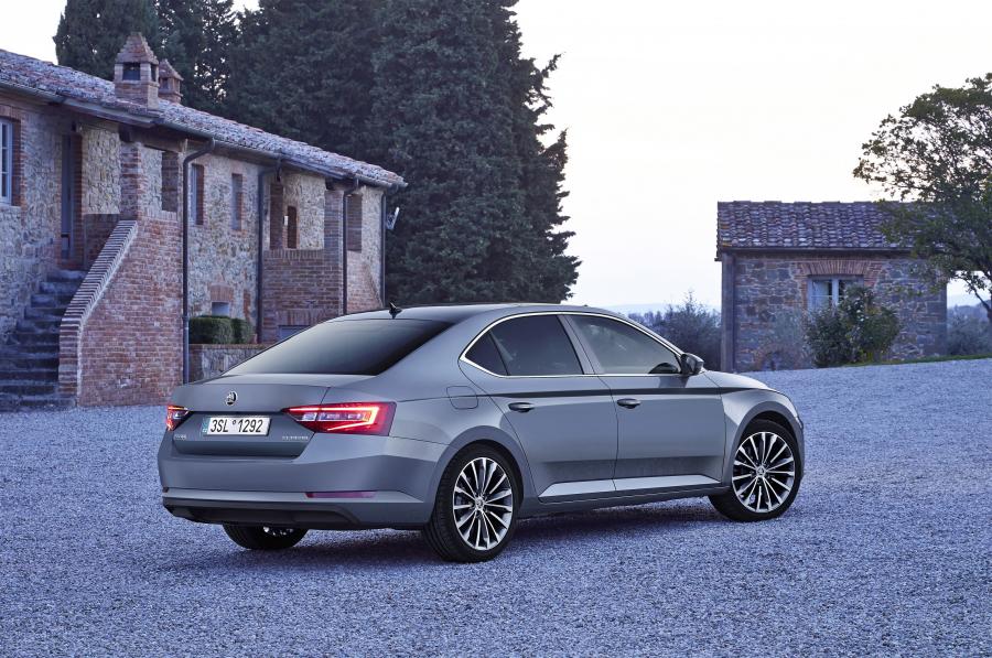  Skoda Superb 2015 года  (фото 7 из 27)